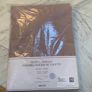 🌿New Queen size duvet cover set by H&M🌿